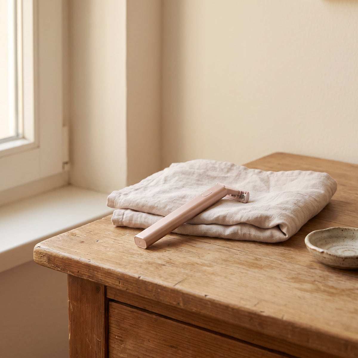 Nordalin Body Razor in an everyday setting