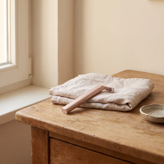 Nordalin Body Razor in an everyday setting